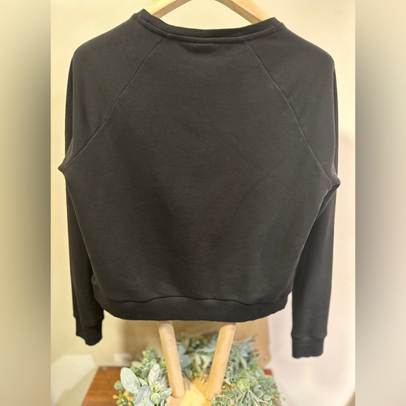 Puma Women’s Black Cropped Long Sleeve Sweatshirt Size M Logo Pullover - Picture 3 of 9